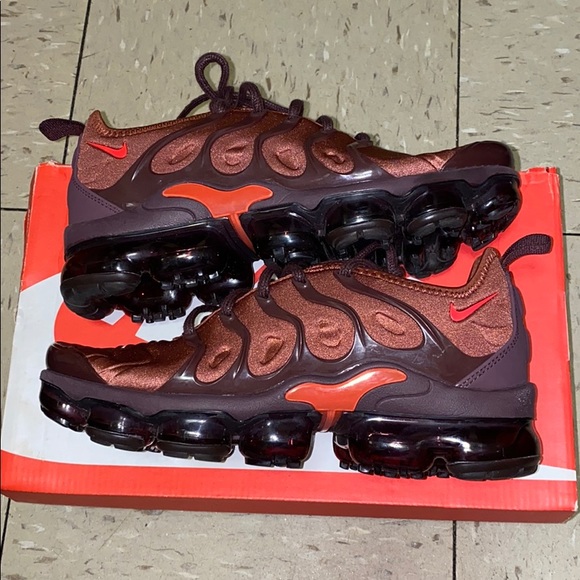 vapormax plus habanero red